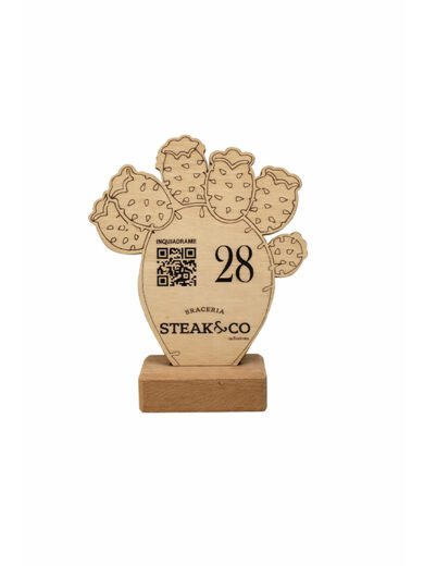 Segnaposto Fico d&rsquo;India in legno personalizzato con QR Code, logo e numerazione