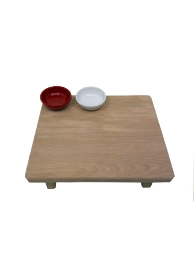 Tagliere aperitivo rialzato in legno di faggio massello 30&times;25&times;h7 cm con 2 coppette in ceramica