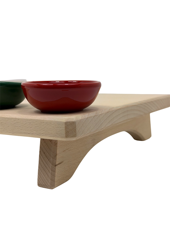 Tagliere aperitivo rialzato in legno di faggio massello 45×29×h7 cm con 4 coppette in ceramica - immagine 2