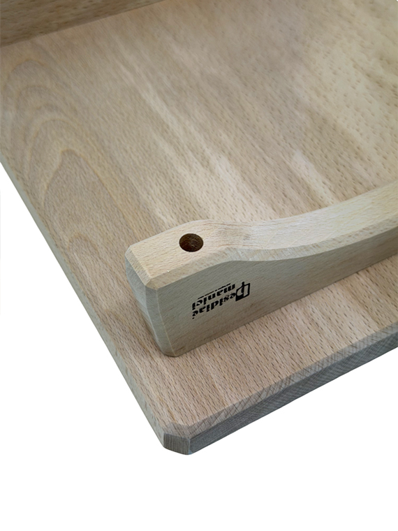 Tagliere aperitivo rialzato in legno di faggio massello 45×29×h7 cm con 4 coppette in ceramica - immagine 3