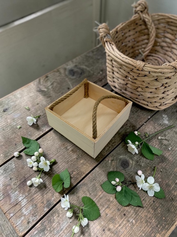 Cassetta in legno di pioppo con manico in corda di juta 18×18×h7 cm – confezione regalo e presentazione - immagine 5
