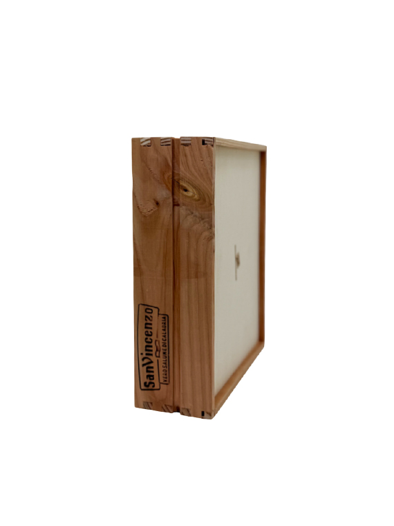 Cassetta in legno massello di Douglas 27×22×h8 cm – confezione regalo e presentazione - immagine 4