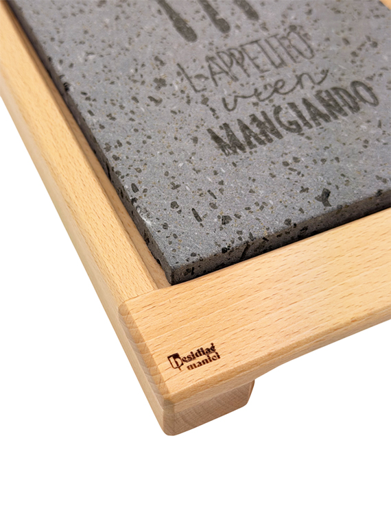 Vassoio in legno di faggio massello con pietra lavica per mantenimento in caldo dim. pietra 20x15 cm - immagine 2