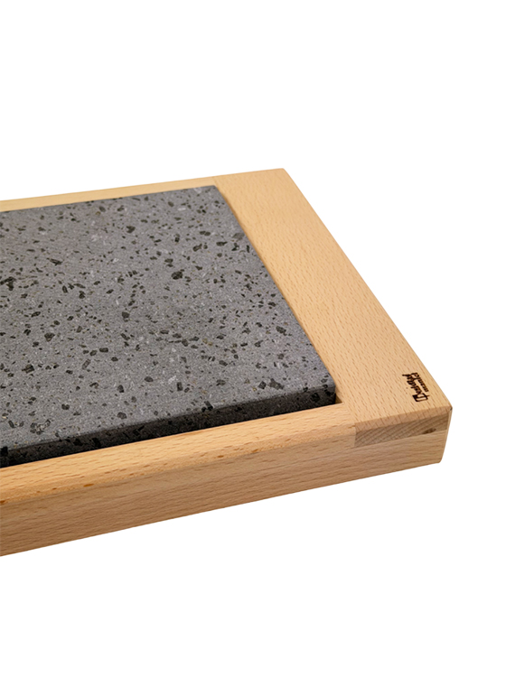 Vassoio in legno di faggio massello con pietra lavica per mantenimento in caldo dim. pietra 30x15 cm - immagine 2