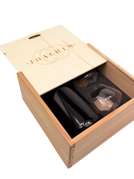 Cassettina in legno con alloggio bottiglia e 2 bicchieri per amari e liquori – confezione regalo premium - immagine 2