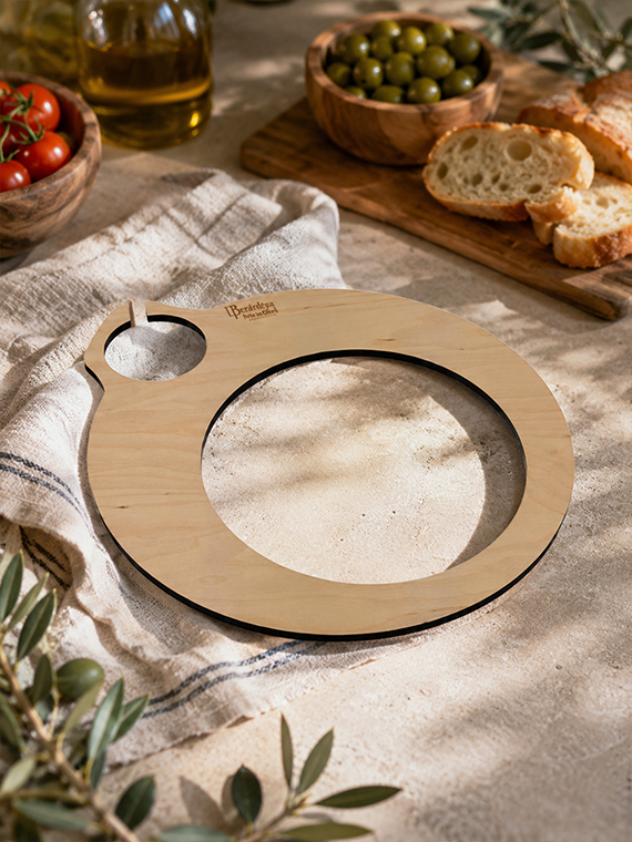Vassoio aperitivo in legno di betulla con foro bicchiere e piatto - immagine 4