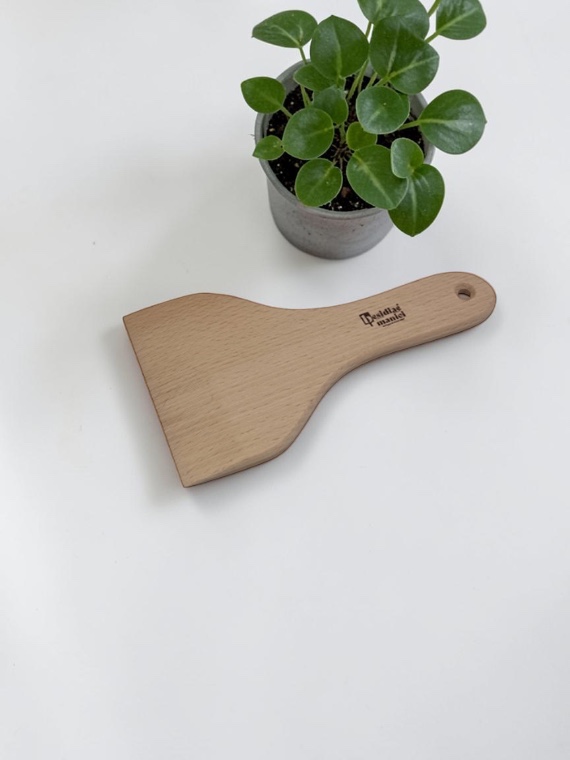Spatolina per pasta in legno di faggio massello L21 x P12 cm - immagine 5